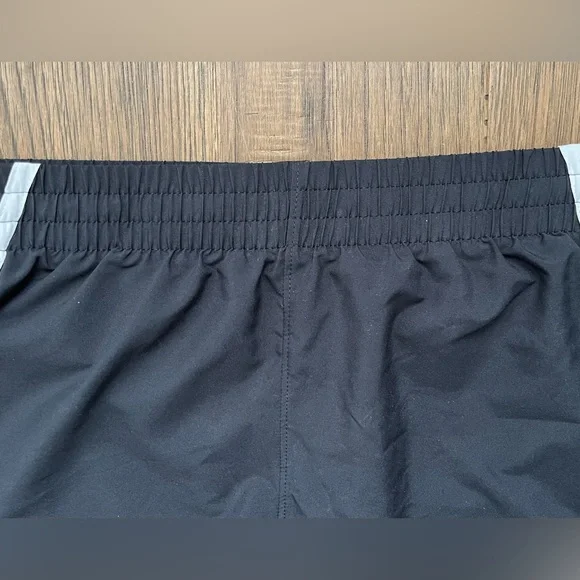 UNDER ARMOUR YOUTH Girls Running Shorts Black Reflective Trim Size YMD - Picture 5 of 9